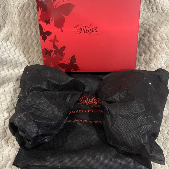 BNWB SIZE 9 PLEASER DELIGHT-658 6” T-STRAP CLOSE BACK EXOTIC DANCE SHOES - Picture 10 of 15